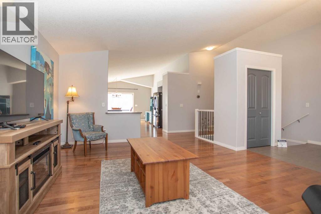 412 Highland Close, Strathmore, Alberta  T2A 3M9 - Photo 5 - A2306186