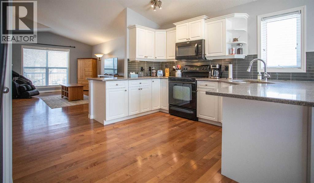 412 Highland Close, Strathmore, Alberta  T2A 3M9 - Photo 8 - A2306186