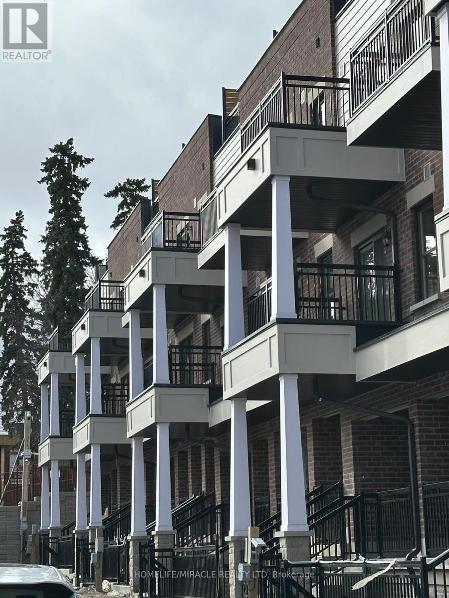212 - 15100 YONGE STREET, Aurora, Ontario