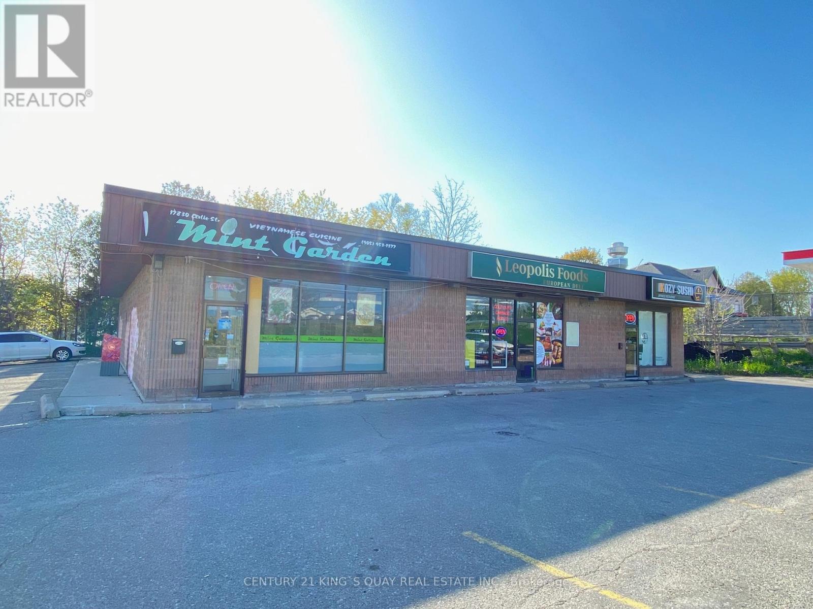 17830 Leslie Street, Newmarket, Ontario  L3Y 3E5 - Photo 2 - N13067524