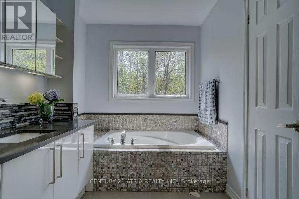 43 Gamble Glen Crescent, Richmond Hill, Ontario  L4S 2T3 - Photo 4 - N13067588