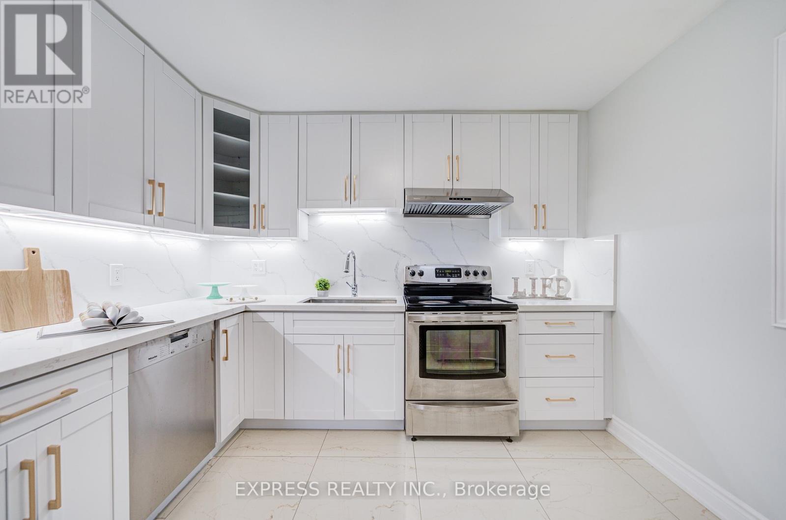 61 Trothen Circle, Markham, Ontario  L3P 4H3 - Photo 10 - N13067876