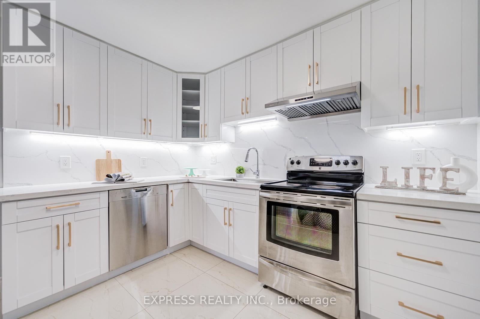 61 Trothen Circle, Markham, Ontario  L3P 4H3 - Photo 11 - N13067876