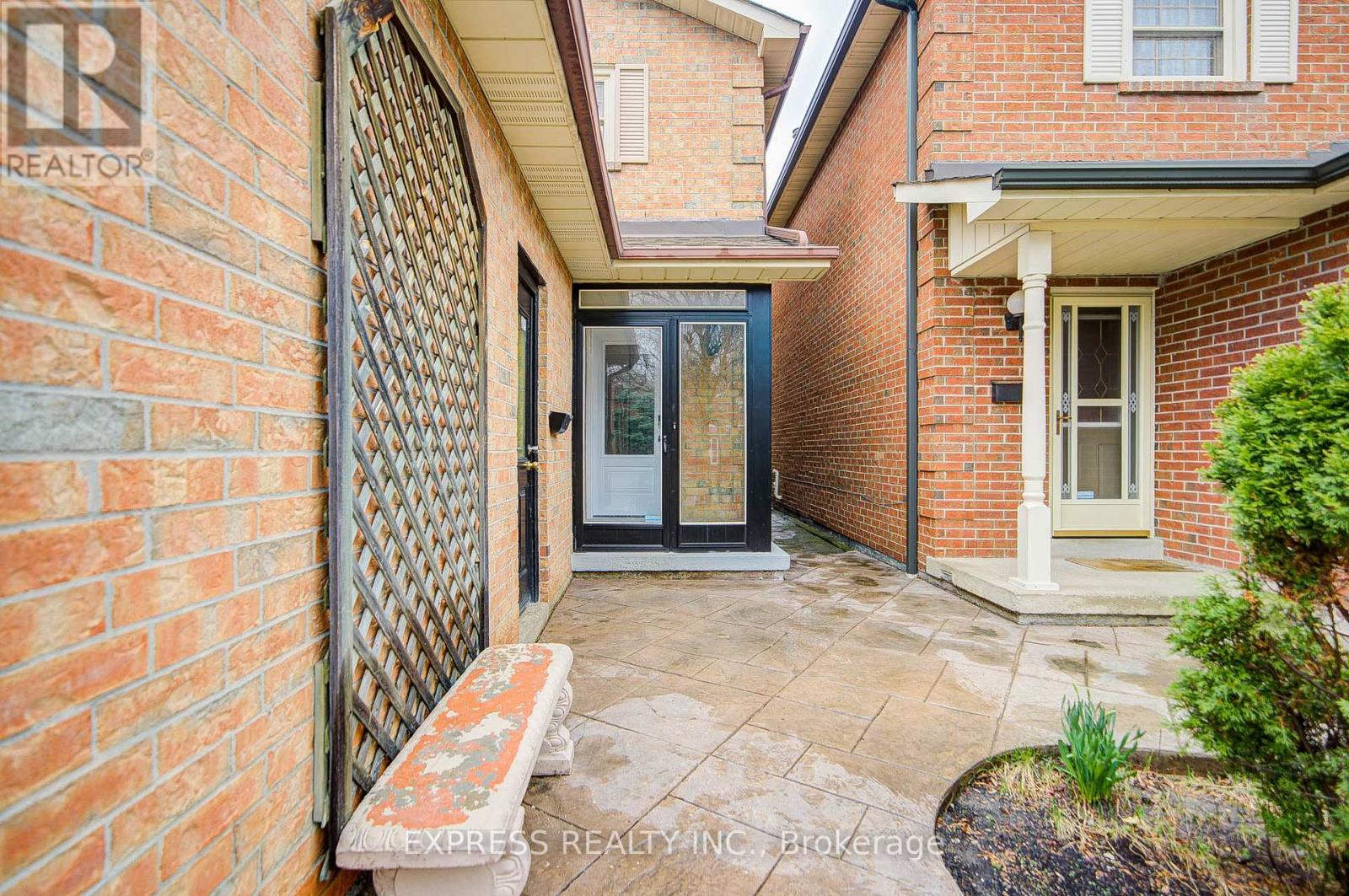 61 Trothen Circle, Markham, Ontario  L3P 4H3 - Photo 2 - N13067876