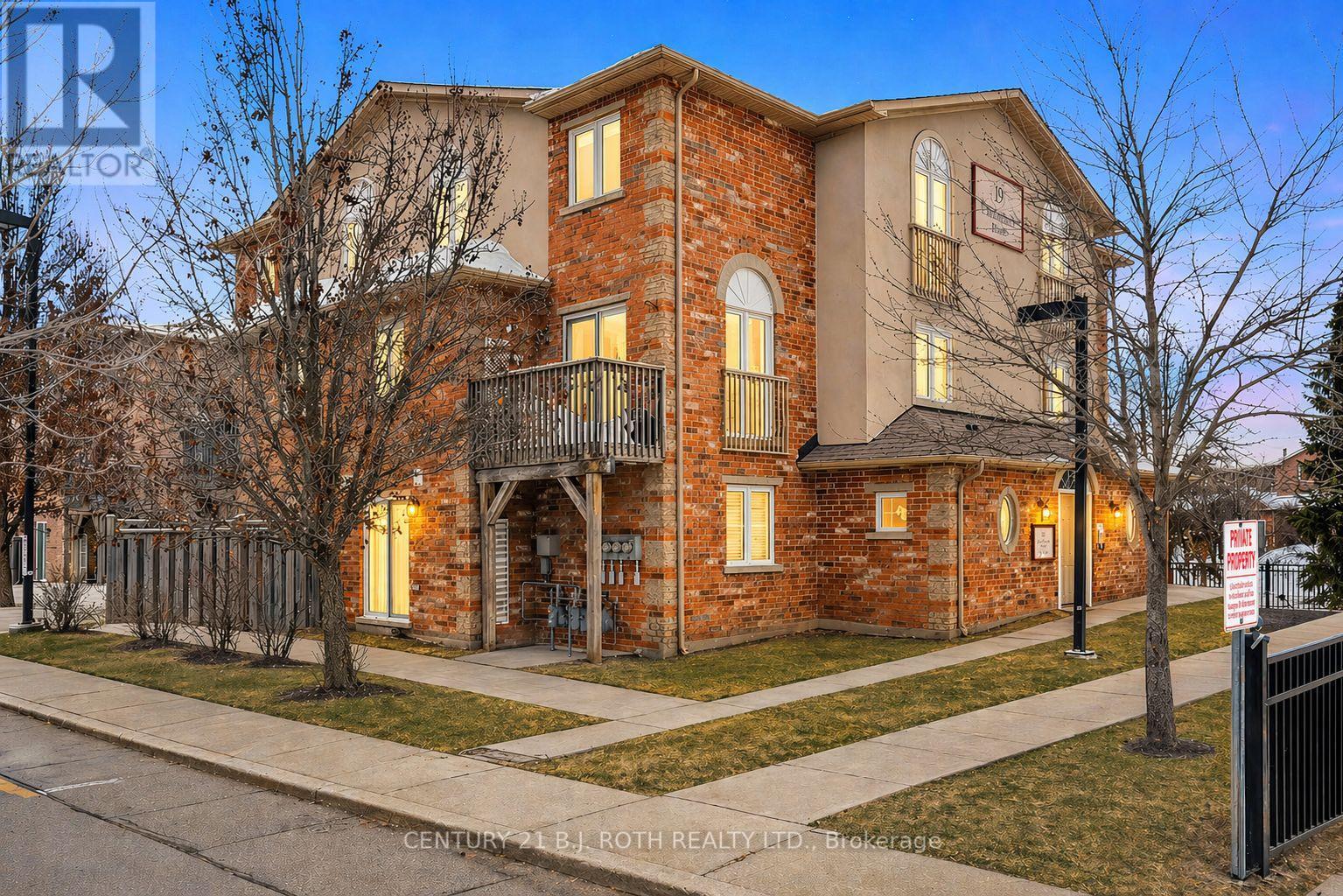 4 - 19 CHELTENHAM ROAD, Barrie, Ontario