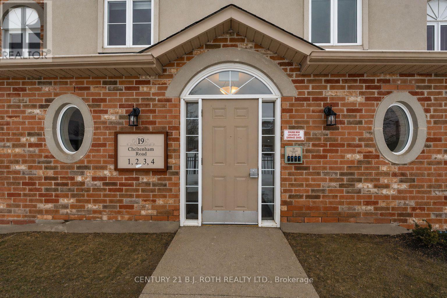 4 - 19 Cheltenham Road, Barrie, Ontario  L4M 0E7 - Photo 2 - S13067748