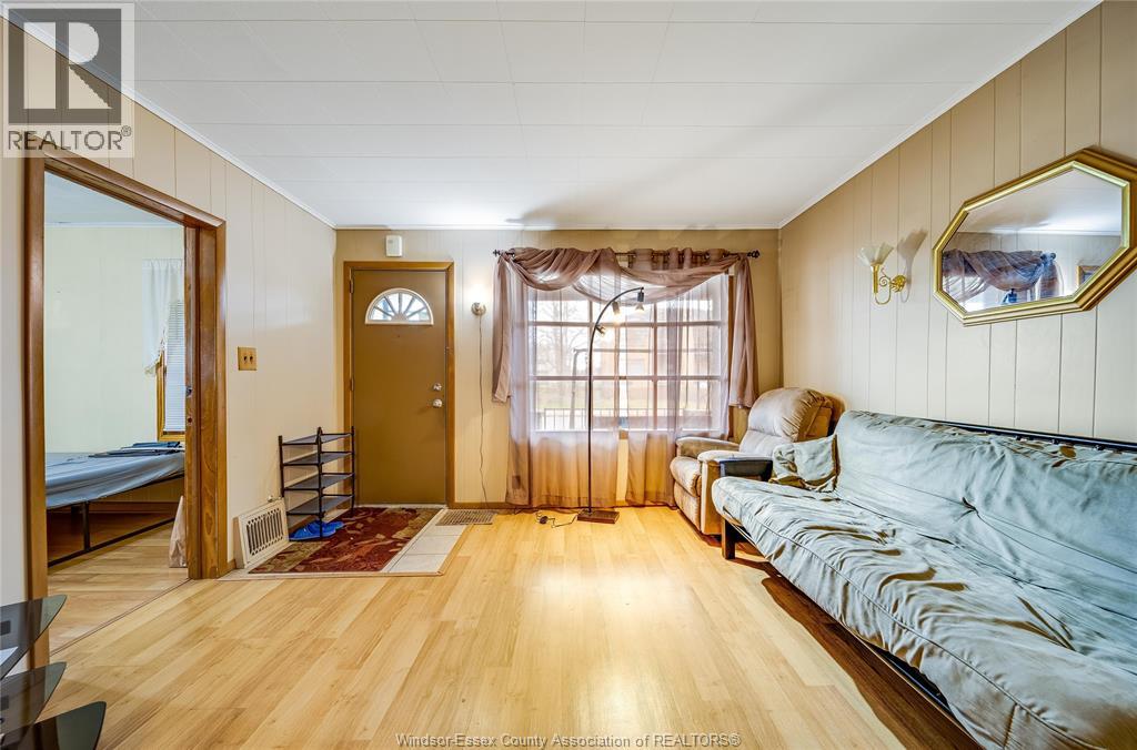 879 Felix, Windsor, Ontario  N9C 3L1 - Photo 9 - 26009761