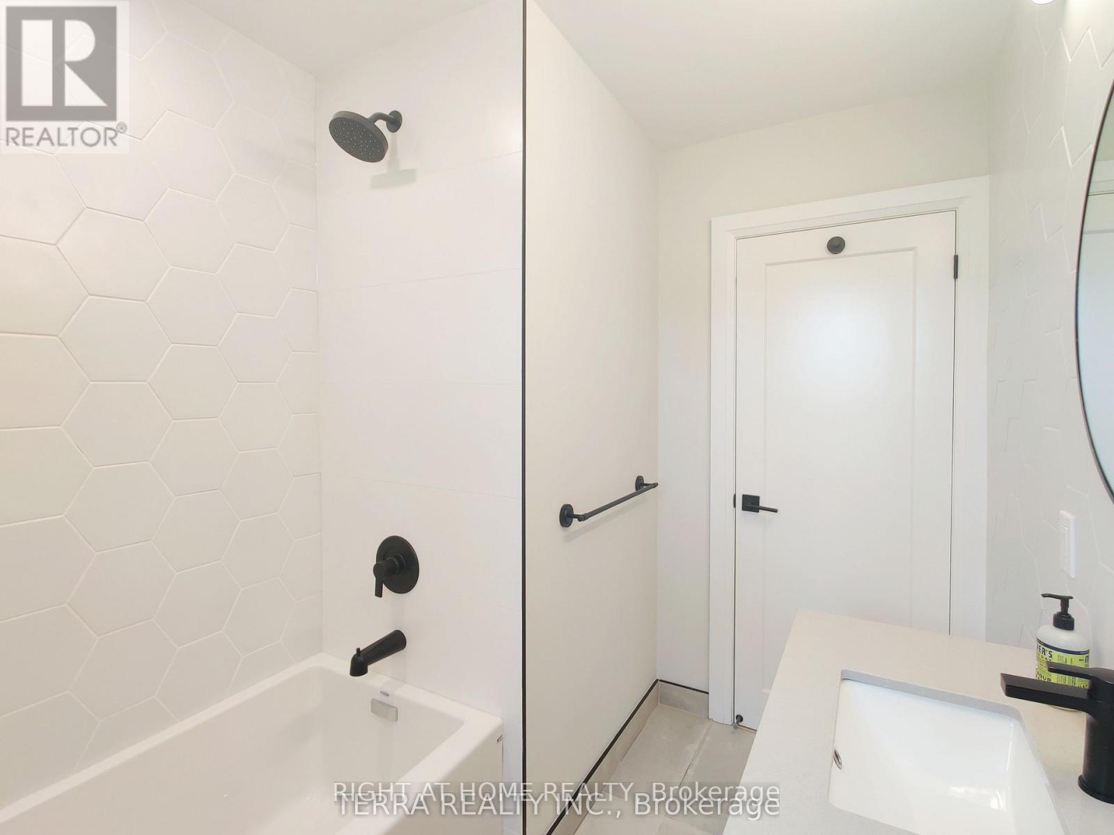 55 Glen Agar Drive, Toronto, Ontario  M9B 5M2 - Photo 11 - W13067428