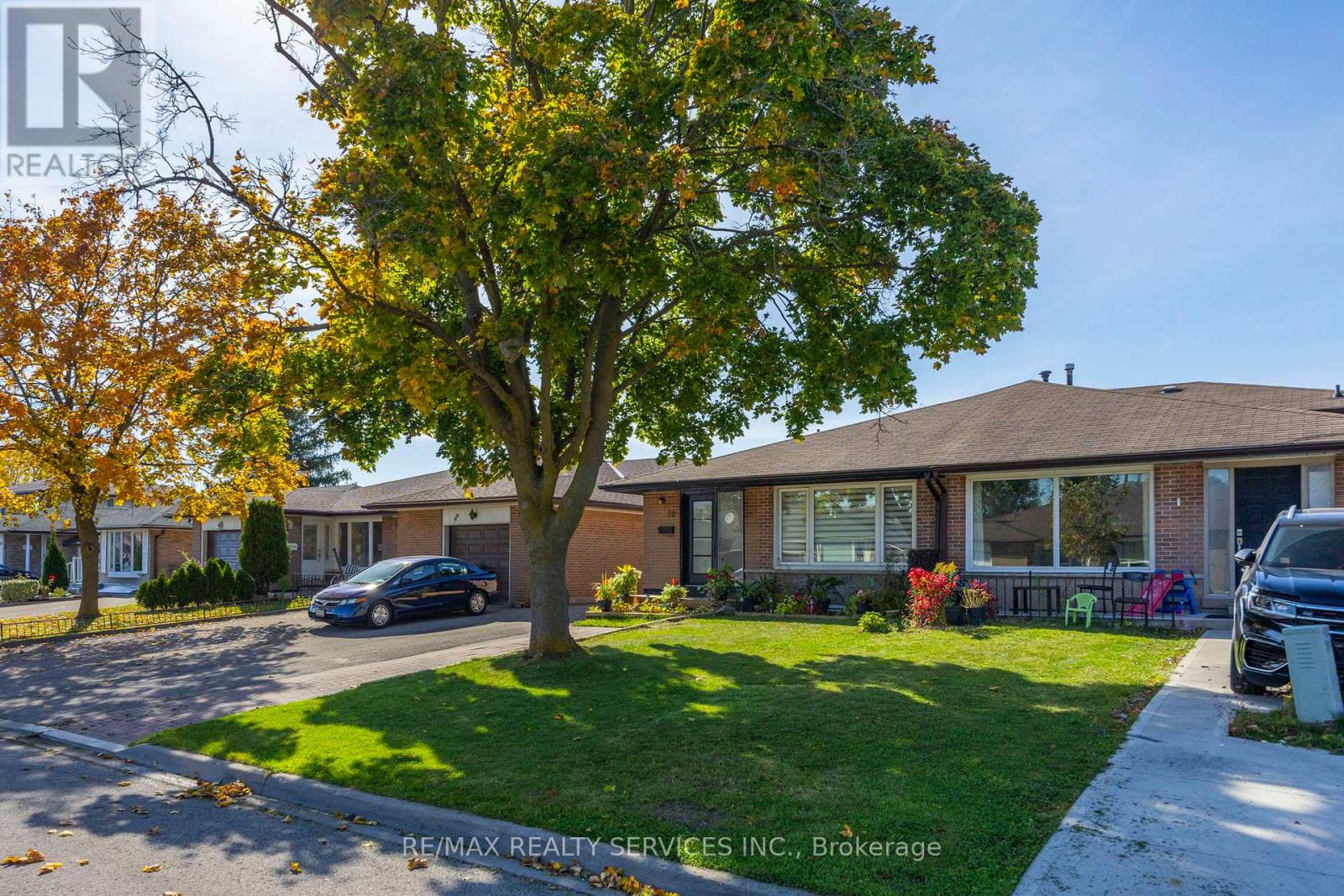 70 Wilton Drive, Brampton, Ontario  L6W 3A1 - Photo 3 - W13067460