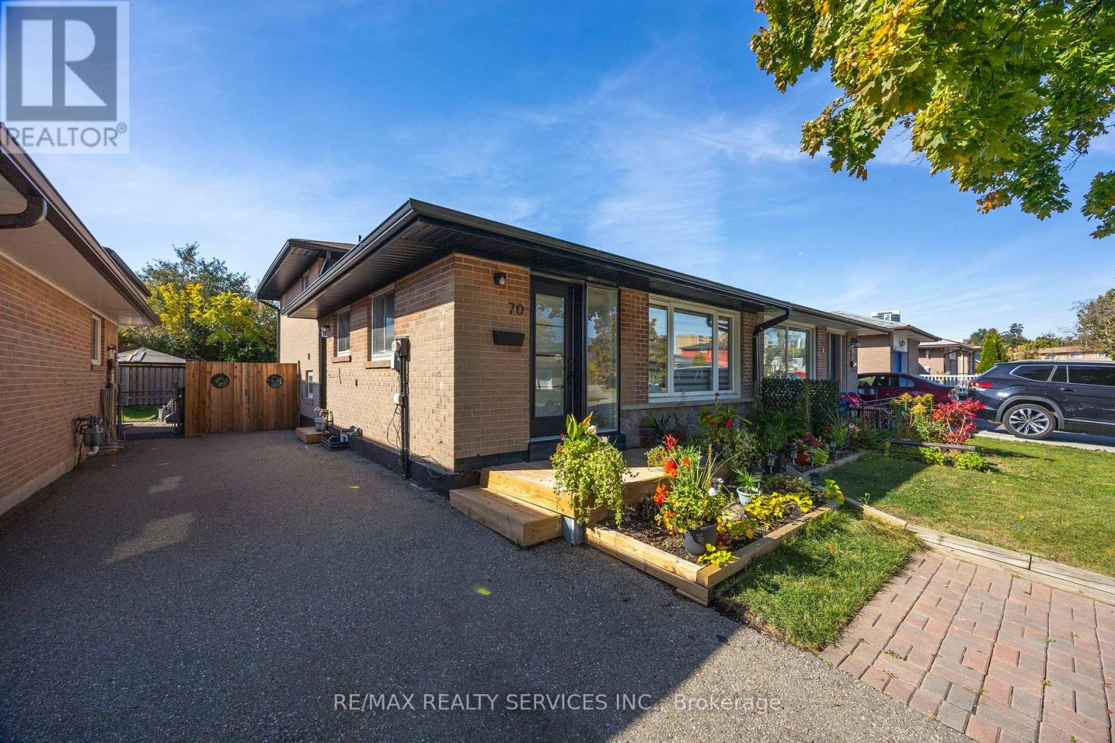 70 Wilton Drive, Brampton, Ontario  L6W 3A1 - Photo 4 - W13067460