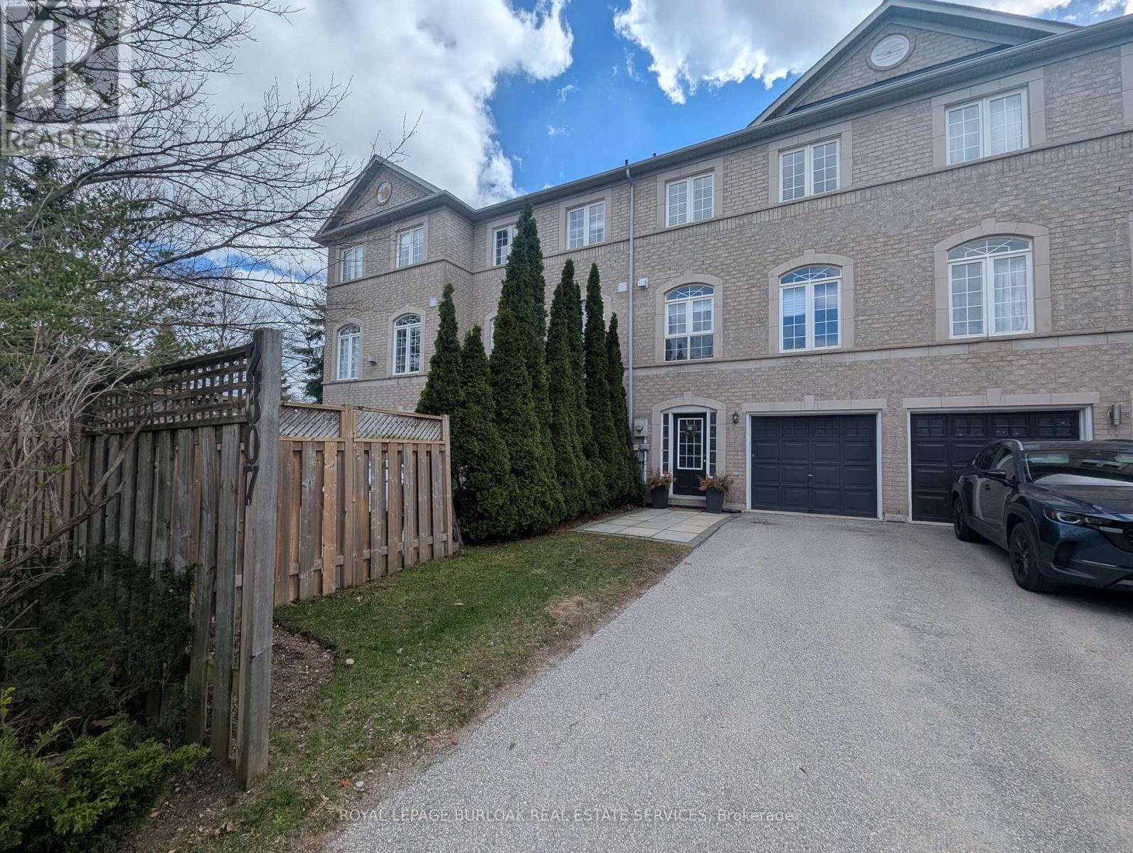 2307 Sutton Drive, Burlington, Ontario  L7L 6Z3 - Photo 2 - W13067476
