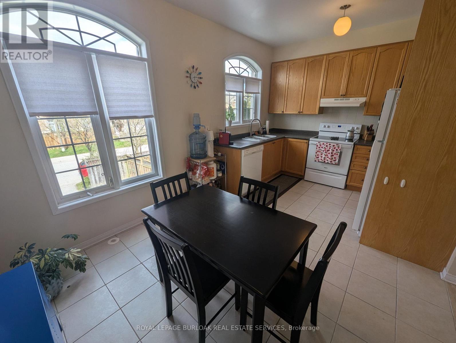 2307 Sutton Drive, Burlington, Ontario  L7L 6Z3 - Photo 7 - W13067476