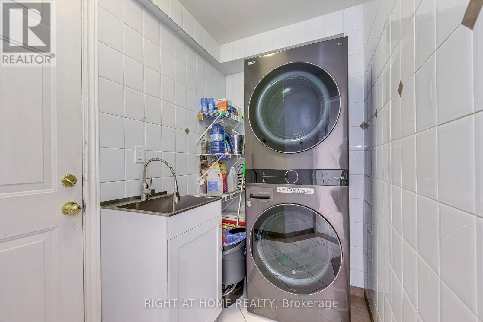 3233 Wilmar Crescent, Mississauga, Ontario  L5L 4B1 - Photo 17 - W13067502