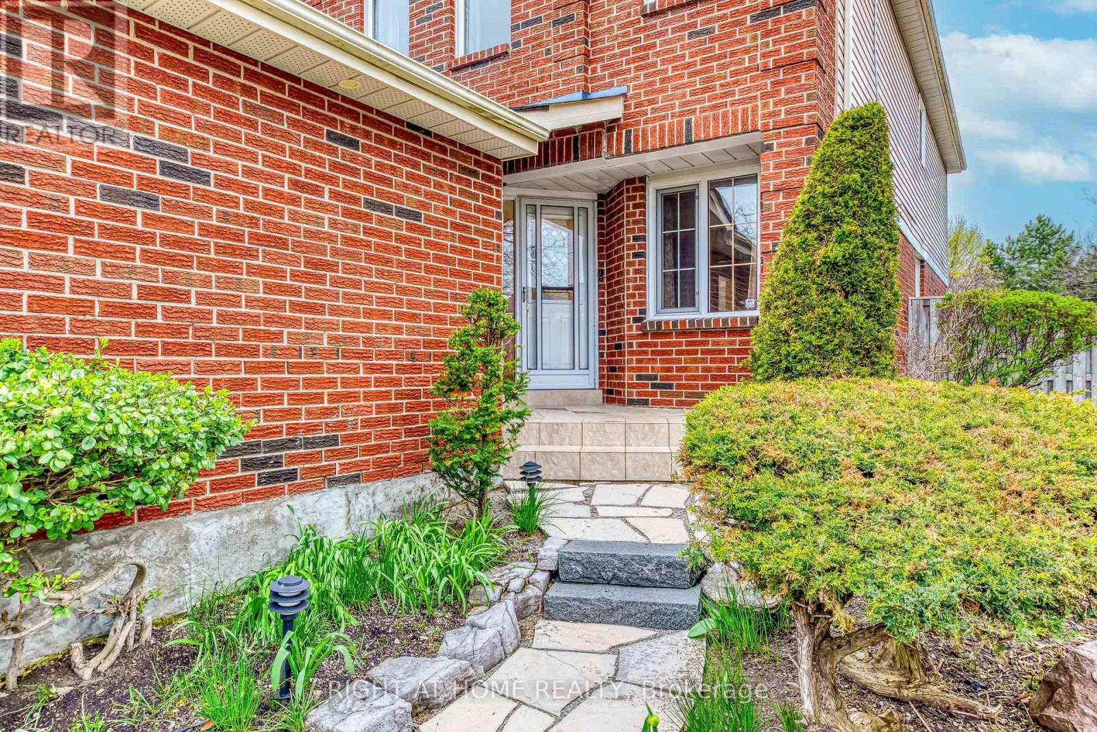 3233 Wilmar Crescent, Mississauga, Ontario  L5L 4B1 - Photo 3 - W13067502
