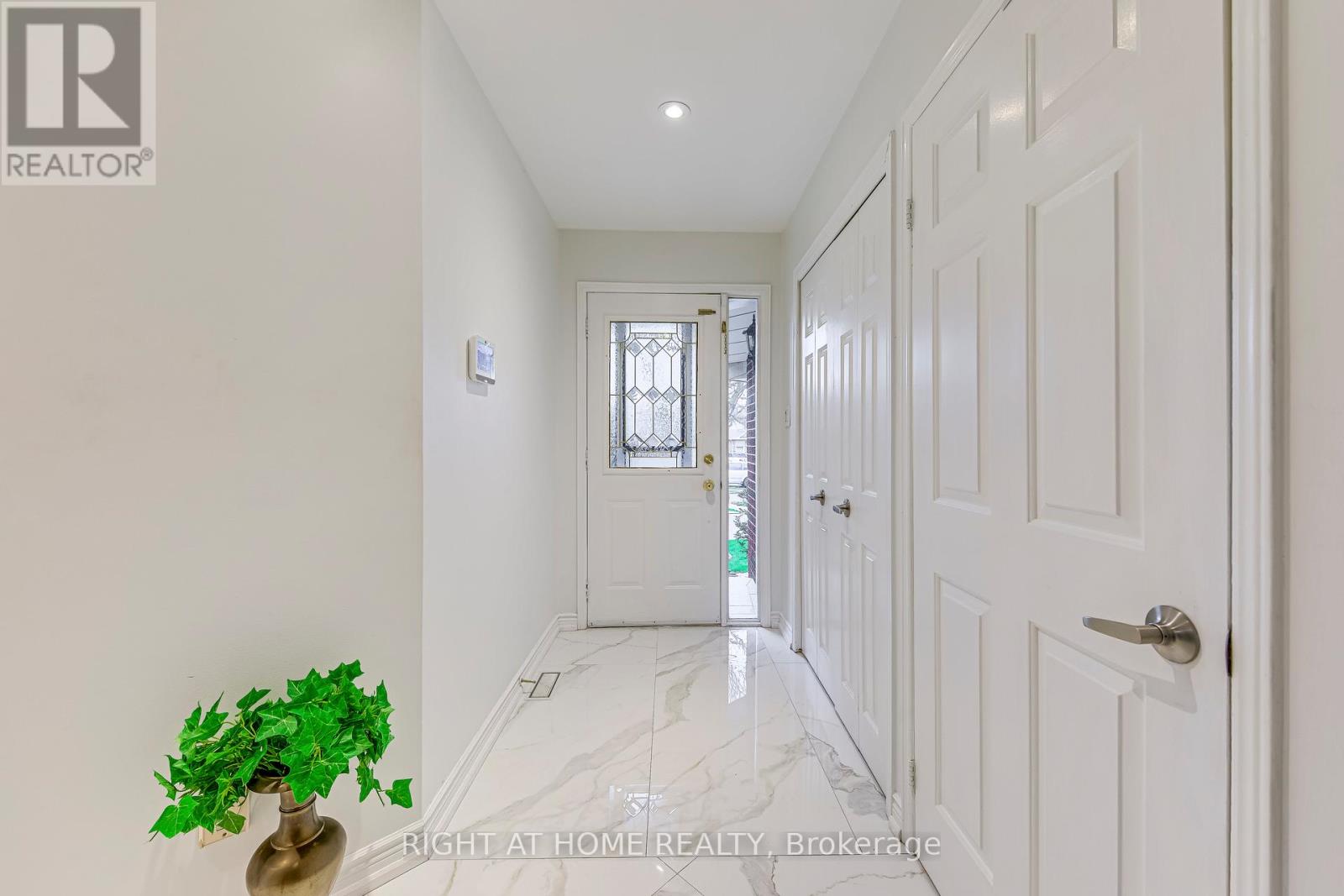 3233 Wilmar Crescent, Mississauga, Ontario  L5L 4B1 - Photo 4 - W13067502