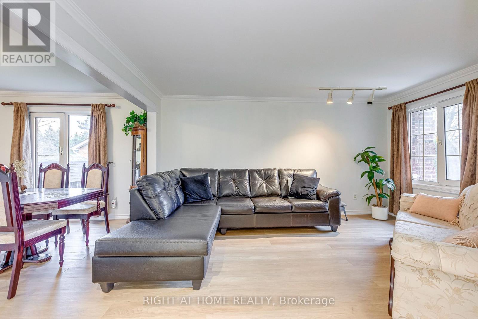 3233 Wilmar Crescent, Mississauga, Ontario  L5L 4B1 - Photo 5 - W13067502