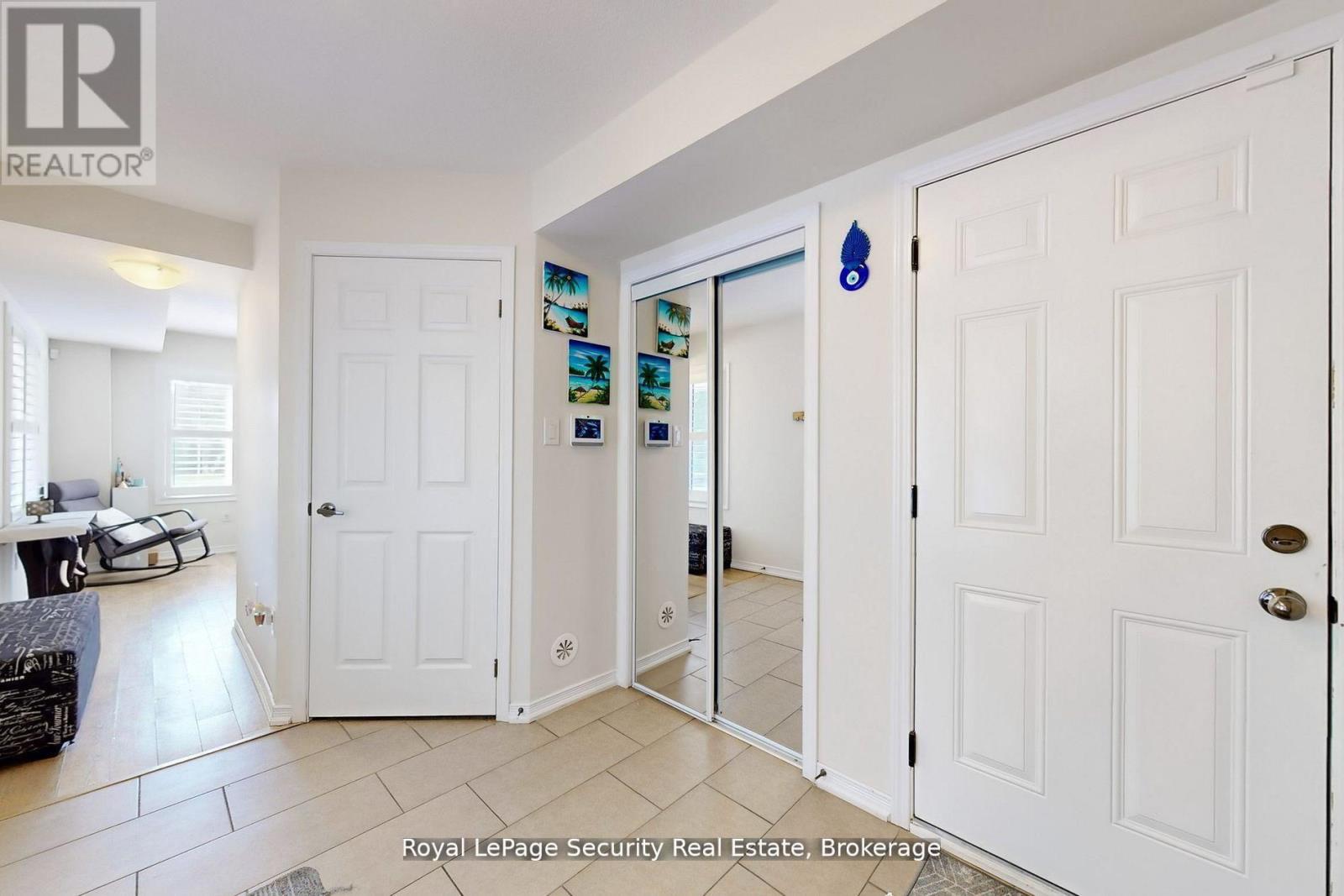 55 Golden Springs Drive, Brampton, Ontario  L7A 0C7 - Photo 5 - W13067654