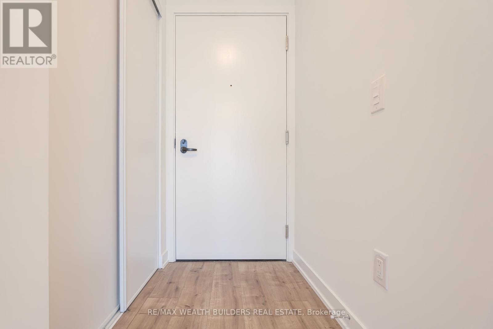 714 - 220 Missinnihe Way S, Mississauga, Ontario  L5H 1G5 - Photo 5 - W13067792