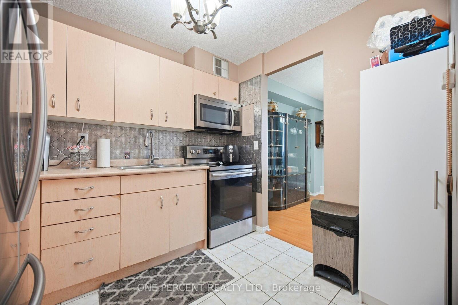 #1110 - 1100 Caven Street, Mississauga, Ontario  L5G 4N3 - Photo 12 - W13067878