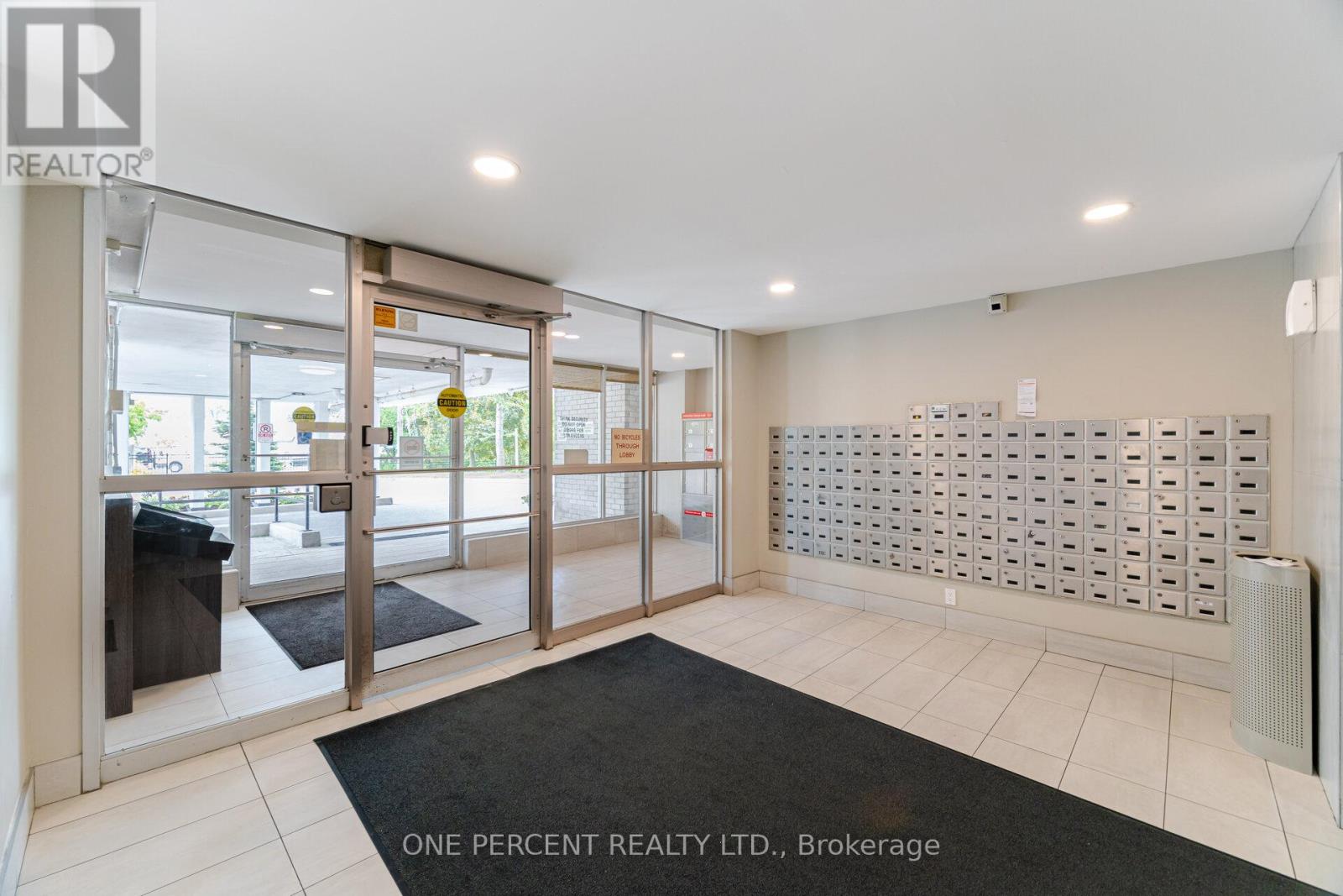 #1110 - 1100 Caven Street, Mississauga, Ontario  L5G 4N3 - Photo 3 - W13067878