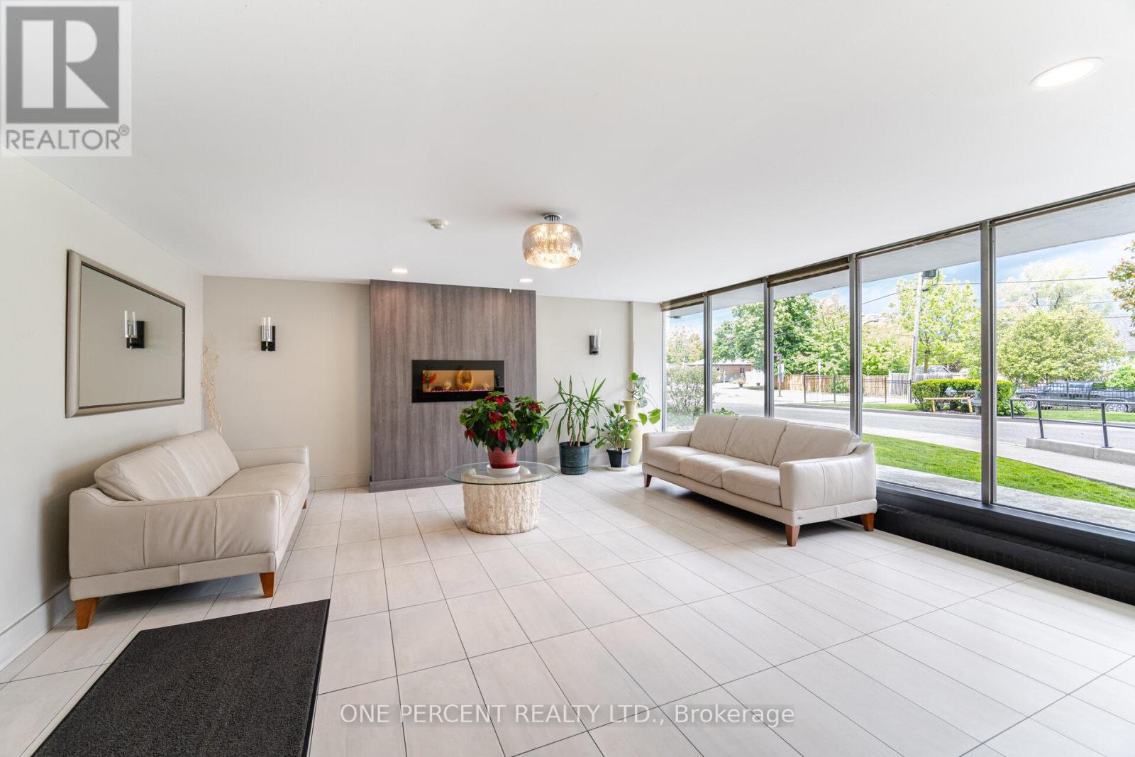 #1110 - 1100 Caven Street, Mississauga, Ontario  L5G 4N3 - Photo 4 - W13067878