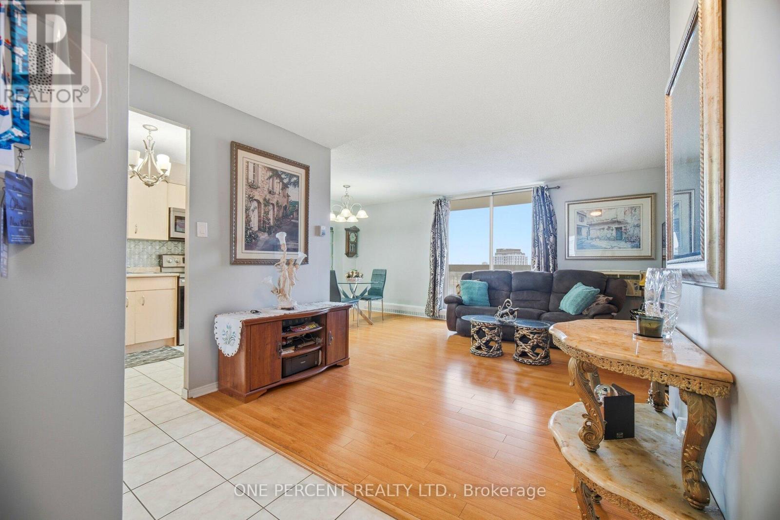 #1110 - 1100 Caven Street, Mississauga, Ontario  L5G 4N3 - Photo 8 - W13067878