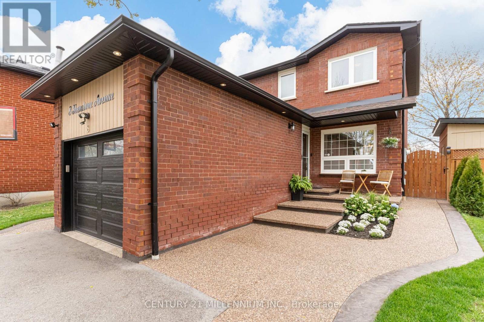 8 Shenstone Avenue, Brampton, Ontario  L6Z 2Y6 - Photo 3 - W13067966