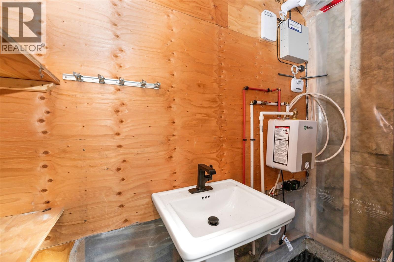 3107 Quadra St, Victoria, British Columbia  V8X 1E9 - Photo 82 - 1033296