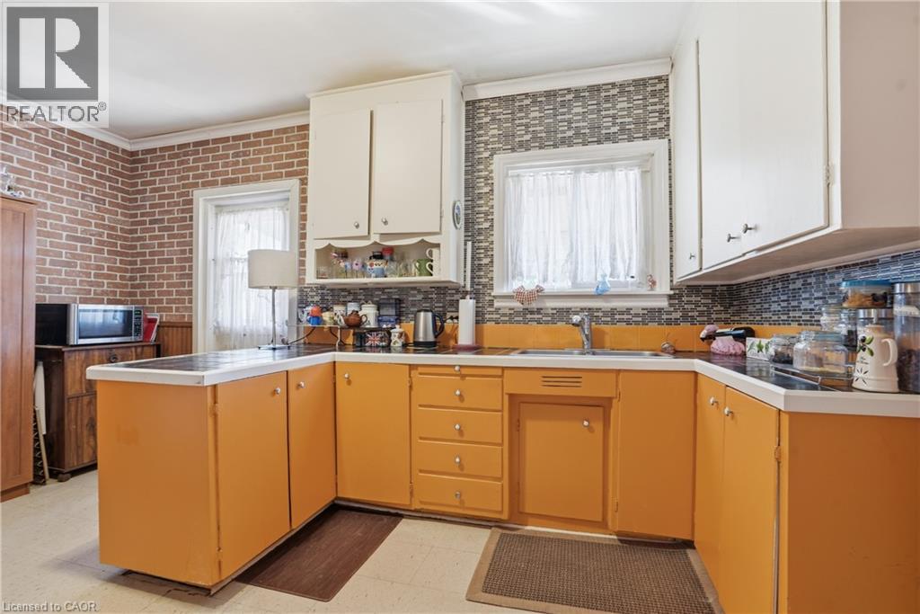 34 Vine Street S, St. Catharines, Ontario  L2R 3X8 - Photo 9 - 40818213