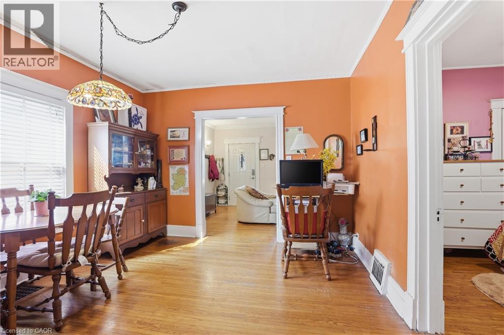34 Vine Street S, St. Catharines, Ontario  L2R 3X8 - Photo 6 - 40818213