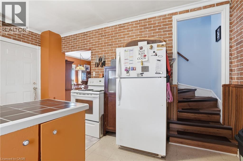 34 Vine Street S, St. Catharines, Ontario  L2R 3X8 - Photo 10 - 40818213