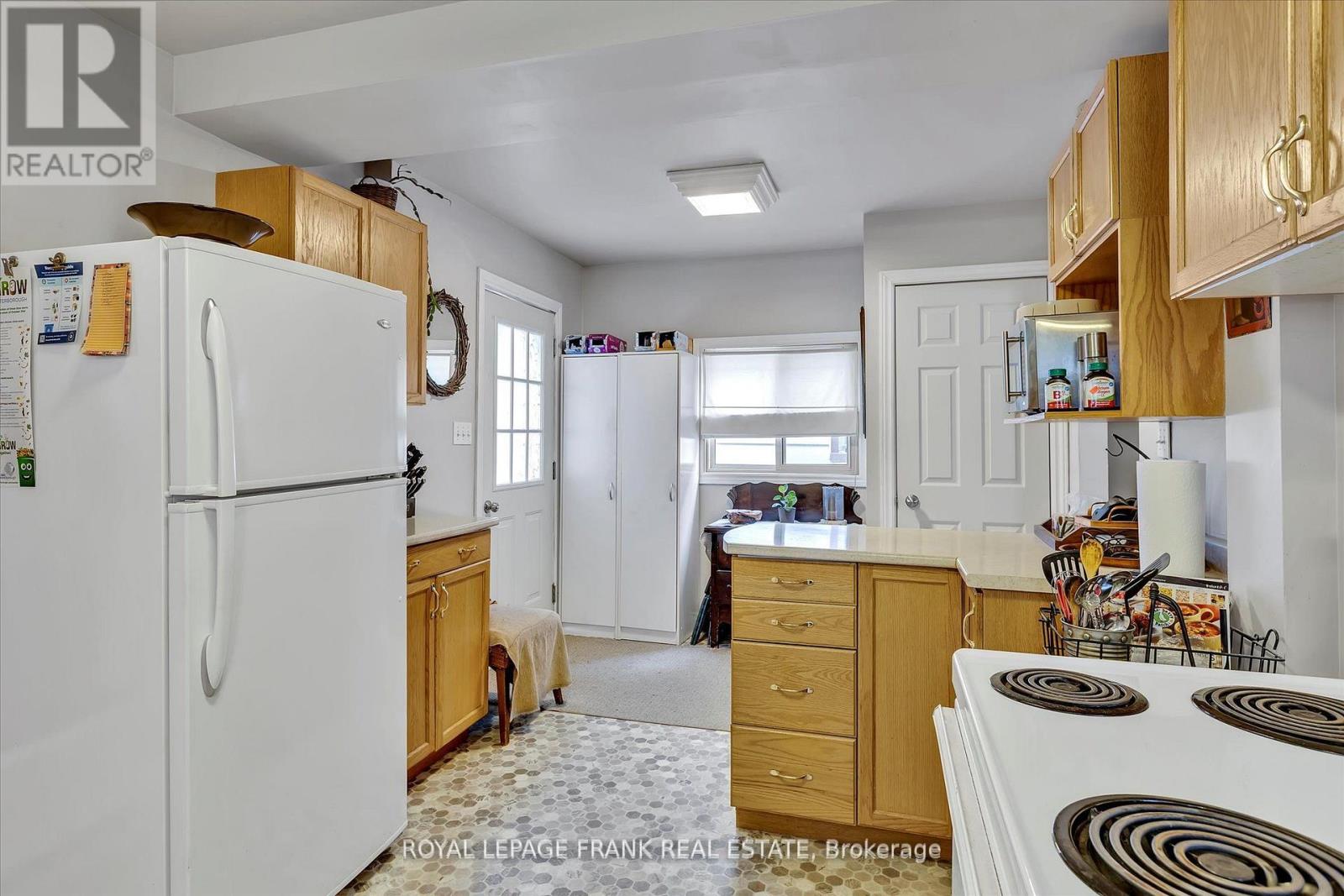 715 Chamberlain Street, Peterborough, Ontario  K9J 4M2 - Photo 9 - X13068192