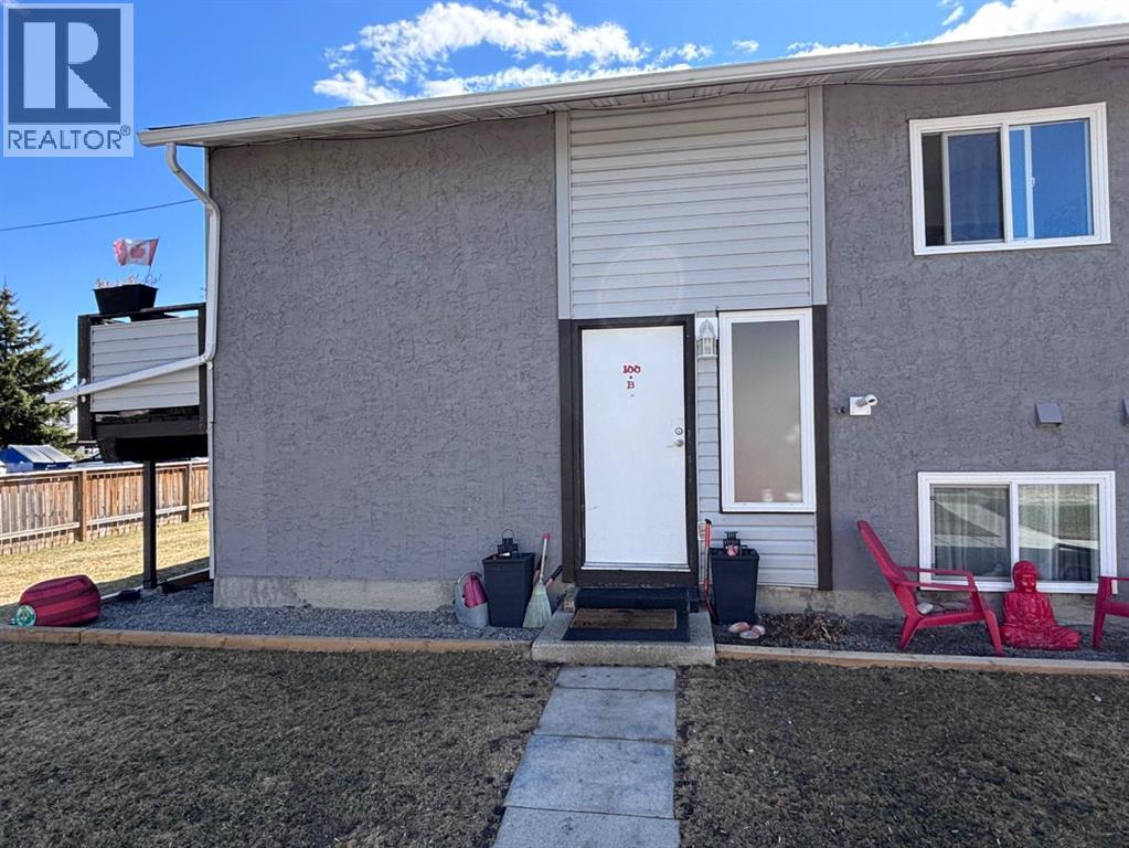 B, 100 Oak Avenue, Okotoks, Alberta  T1S 1H9 - Photo 2 - A2299846