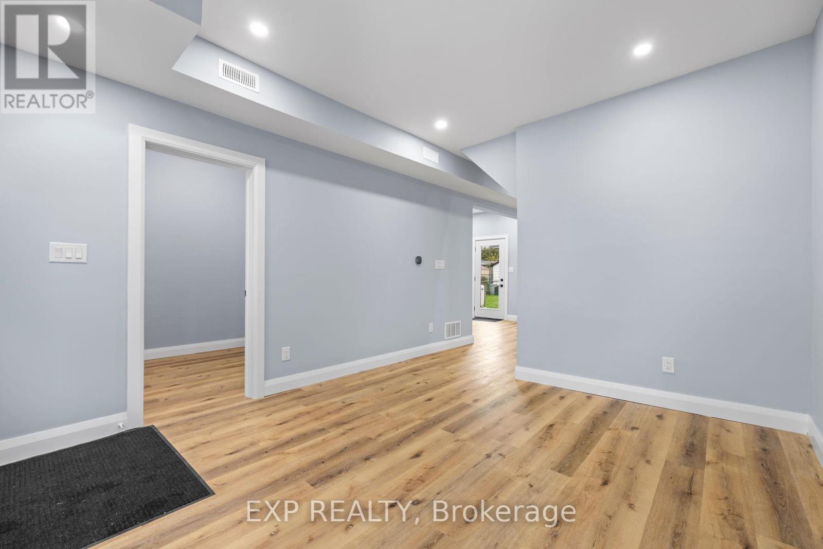 24 East 24th Street, Hamilton, Ontario  L8V 2X7 - Photo 12 - X13067426