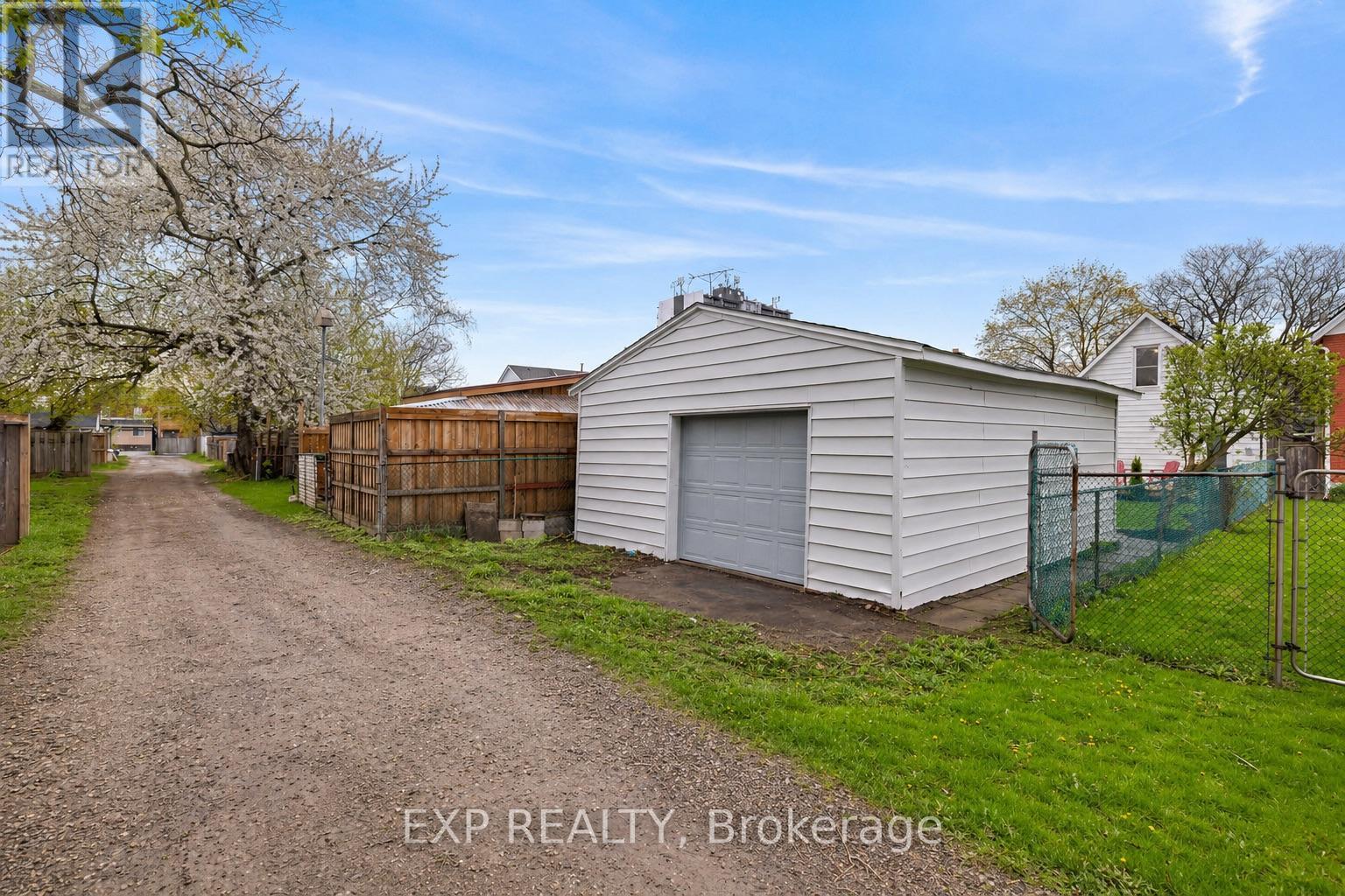 24 East 24th Street, Hamilton, Ontario  L8V 2X7 - Photo 6 - X13067426