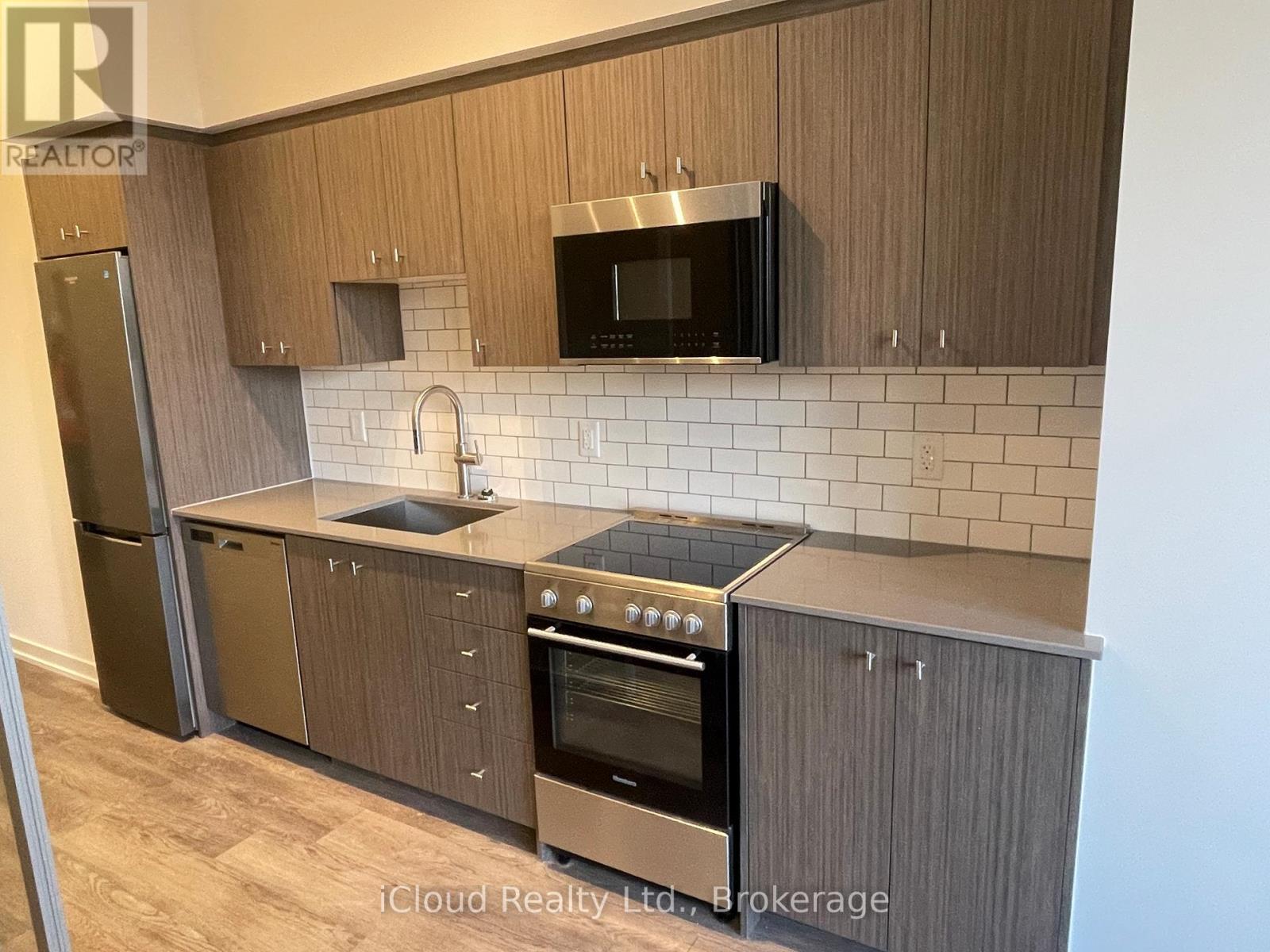 202 - 5 Wellington Street S, Kitchener, Ontario  N2G 0E3 - Photo 2 - X13067812