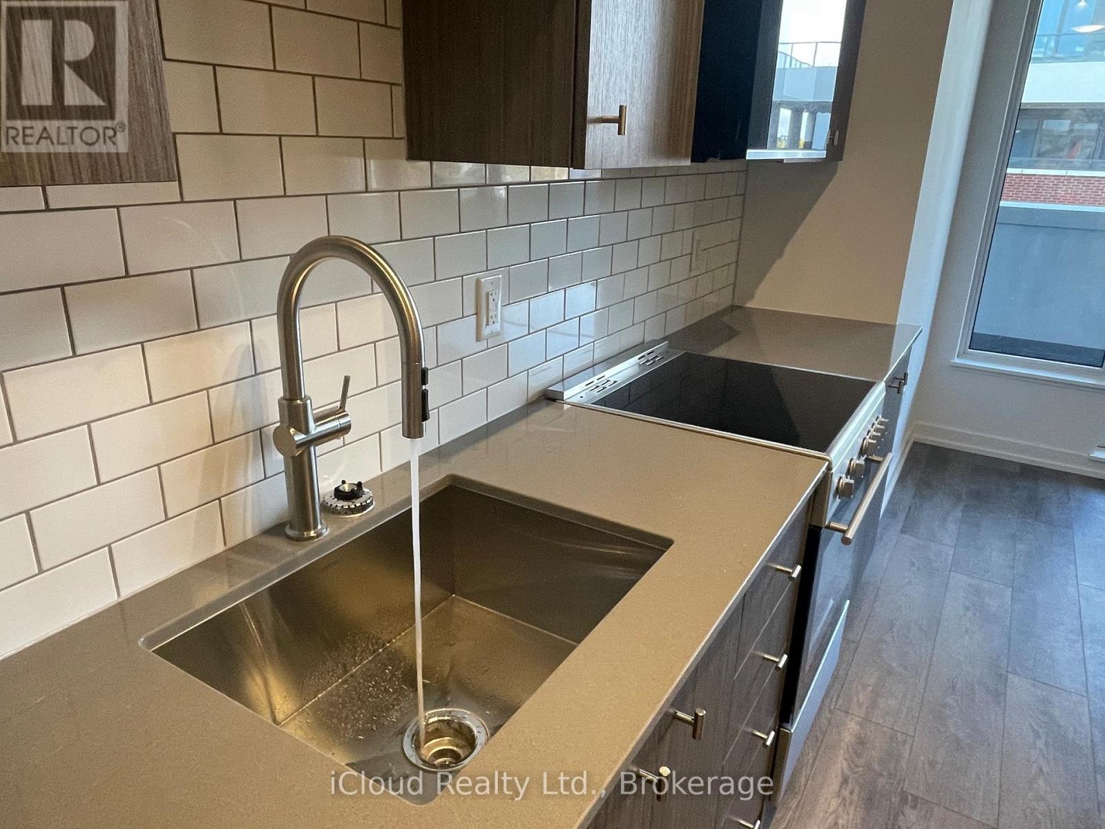 202 - 5 Wellington Street S, Kitchener, Ontario  N2G 0E3 - Photo 3 - X13067812