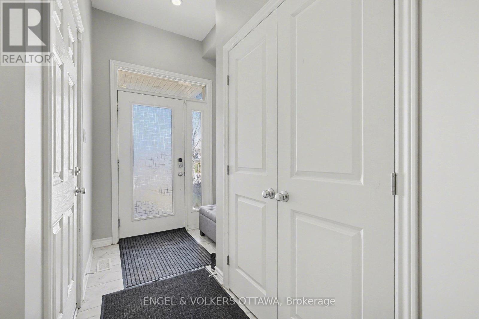 118 Kestrel Street, Ottawa, Ontario  K1T 0P8 - Photo 2 - X13068136