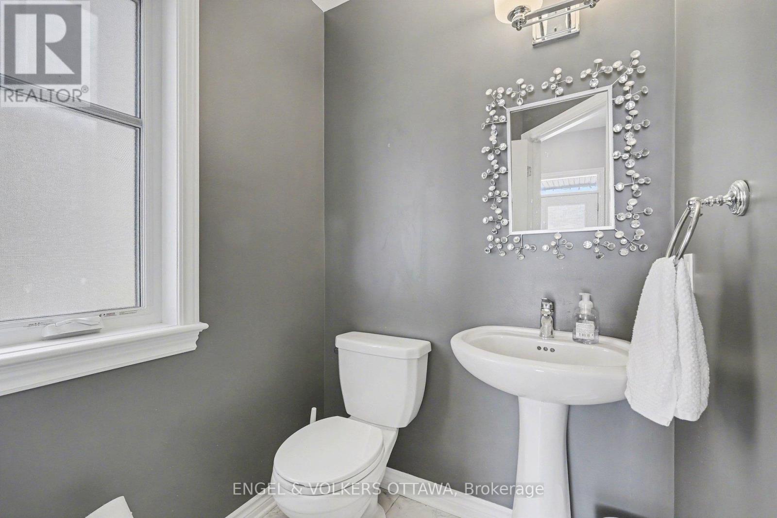 118 Kestrel Street, Ottawa, Ontario  K1T 0P8 - Photo 3 - X13068136