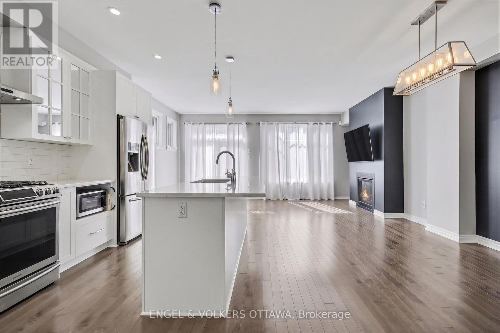 118 Kestrel Street, Ottawa, Ontario  K1T 0P8 - Photo 5 - X13068136