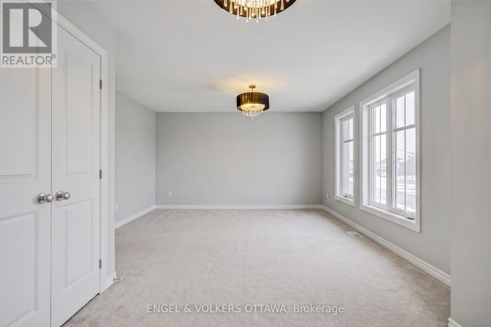 118 Kestrel Street, Ottawa, Ontario  K1T 0P8 - Photo 6 - X13068136