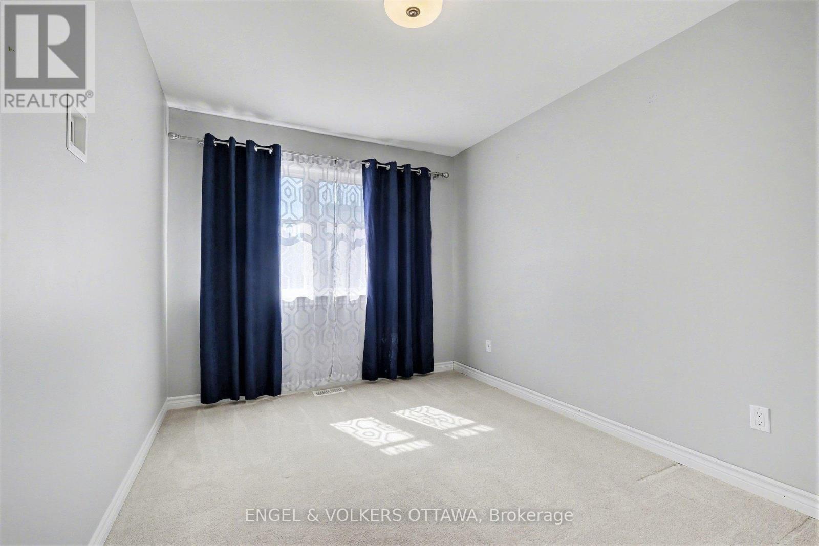 118 Kestrel Street, Ottawa, Ontario  K1T 0P8 - Photo 8 - X13068136
