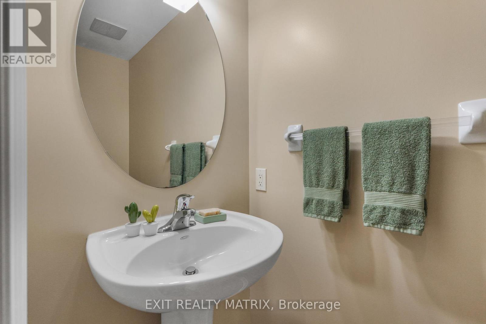 111 Brilia Private, Ottawa, Ontario  K1J 0B7 - Photo 10 - X13068172