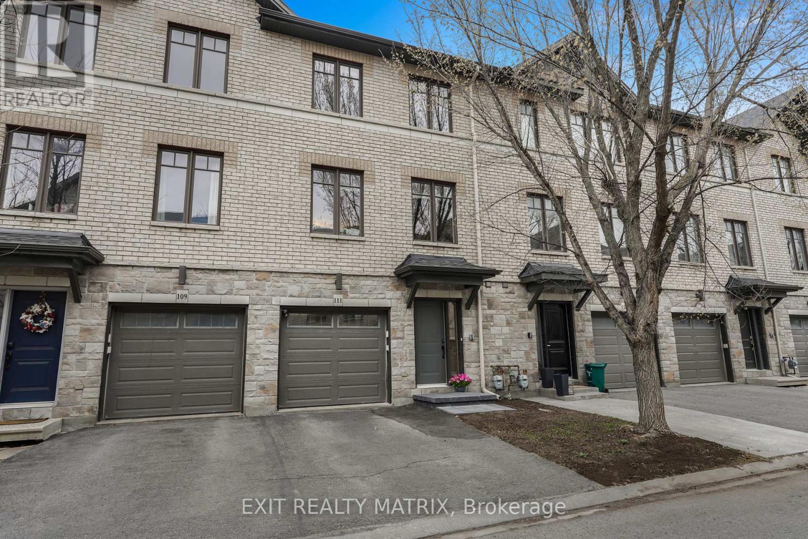111 Brilia Private, Ottawa, Ontario  K1J 0B7 - Photo 2 - X13068172