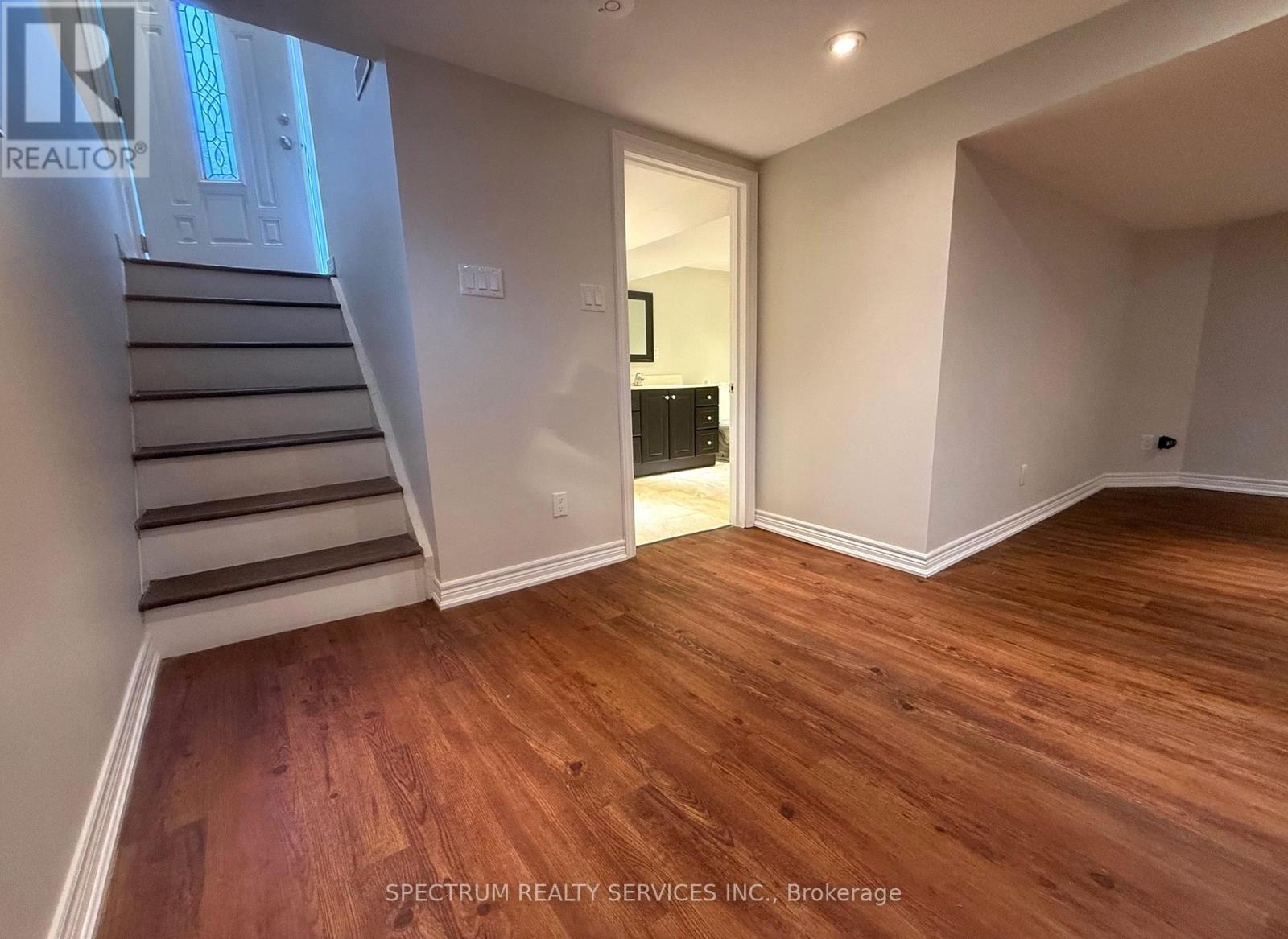 Lower - 1002 Weston Road, Toronto, Ontario  M6N 3S1 - Photo 10 - W12846162