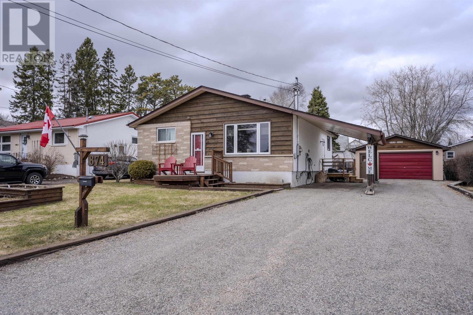 874 Erie Ave E, Thunder Bay, Ontario  P7A 6N2 - Photo 1 - TB2600873