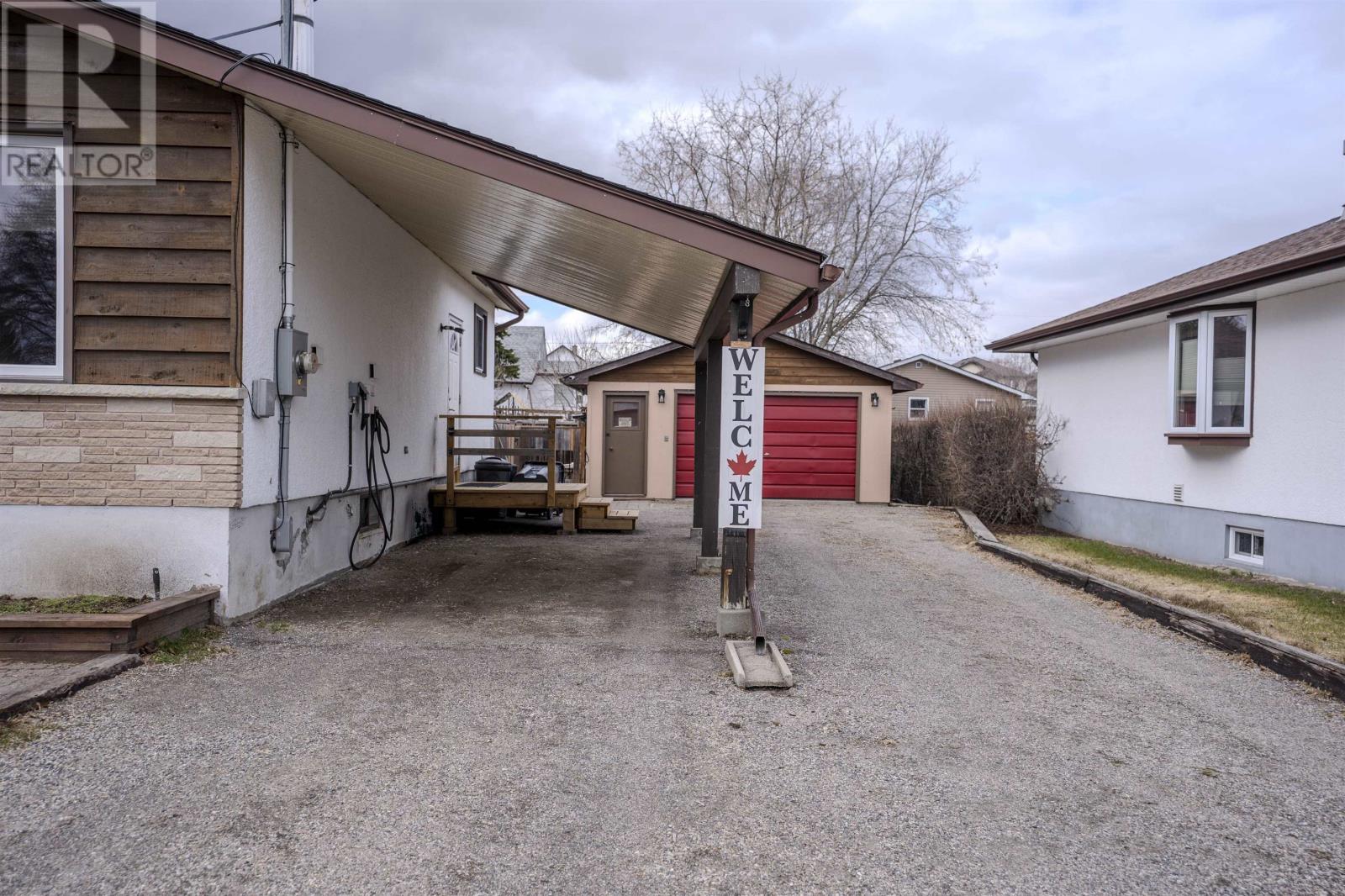 874 Erie Ave E, Thunder Bay, Ontario  P7A 6N2 - Photo 2 - TB2600873