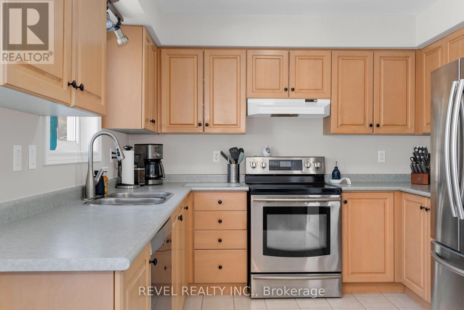 32 Hickory Lane, Oro-Medonte, Ontario  L0K 1E0 - Photo 12 - S12803060