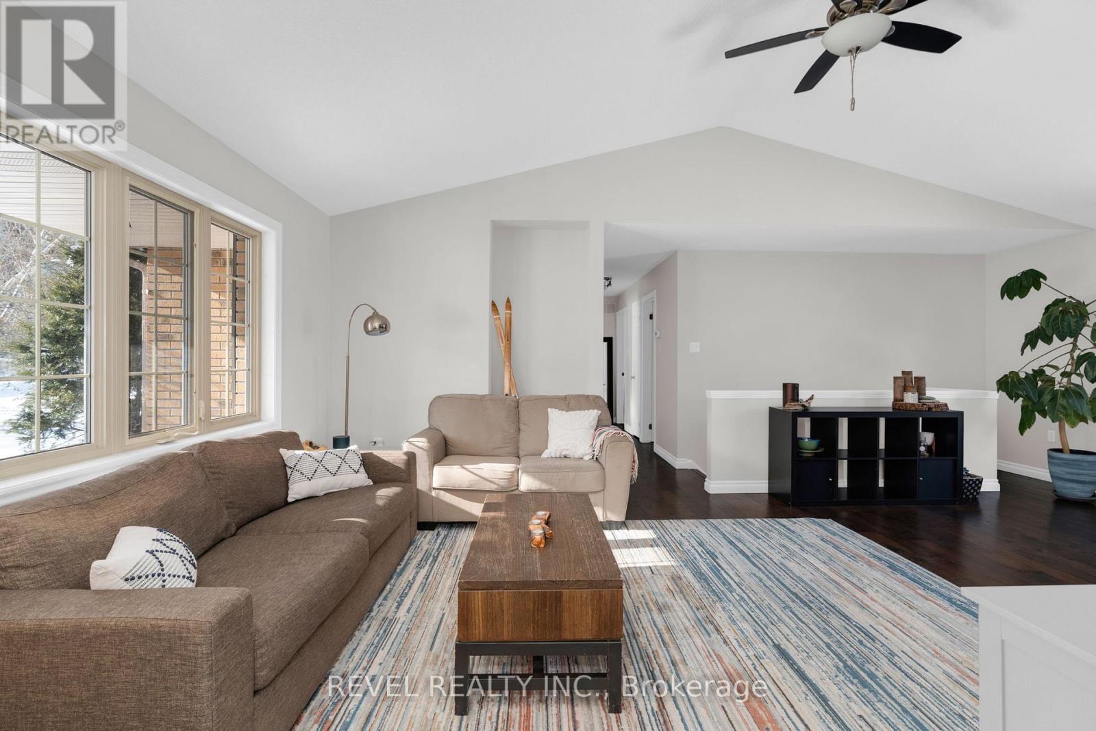 32 Hickory Lane, Oro-Medonte, Ontario  L0K 1E0 - Photo 4 - S12803060