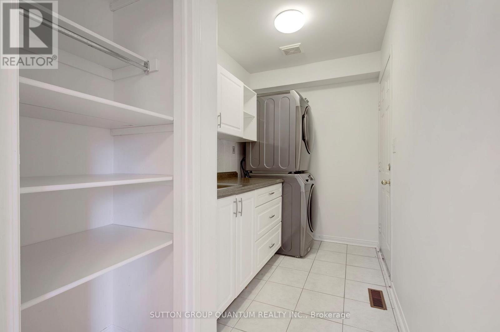 350 Ravineview Way, Oakville, Ontario  L6H 6S5 - Photo 19 - W13062842